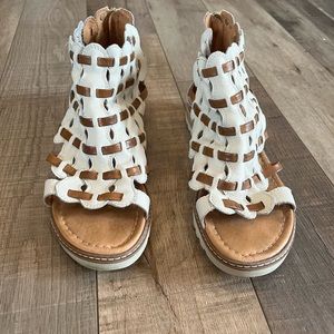 White/Tan Leather Sandals Size 39